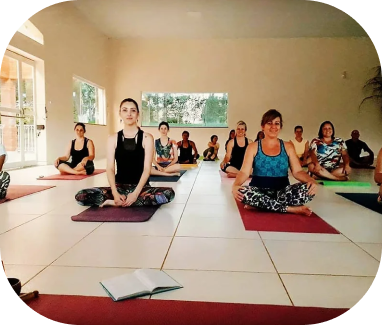 pessoas-meditando-de-frente